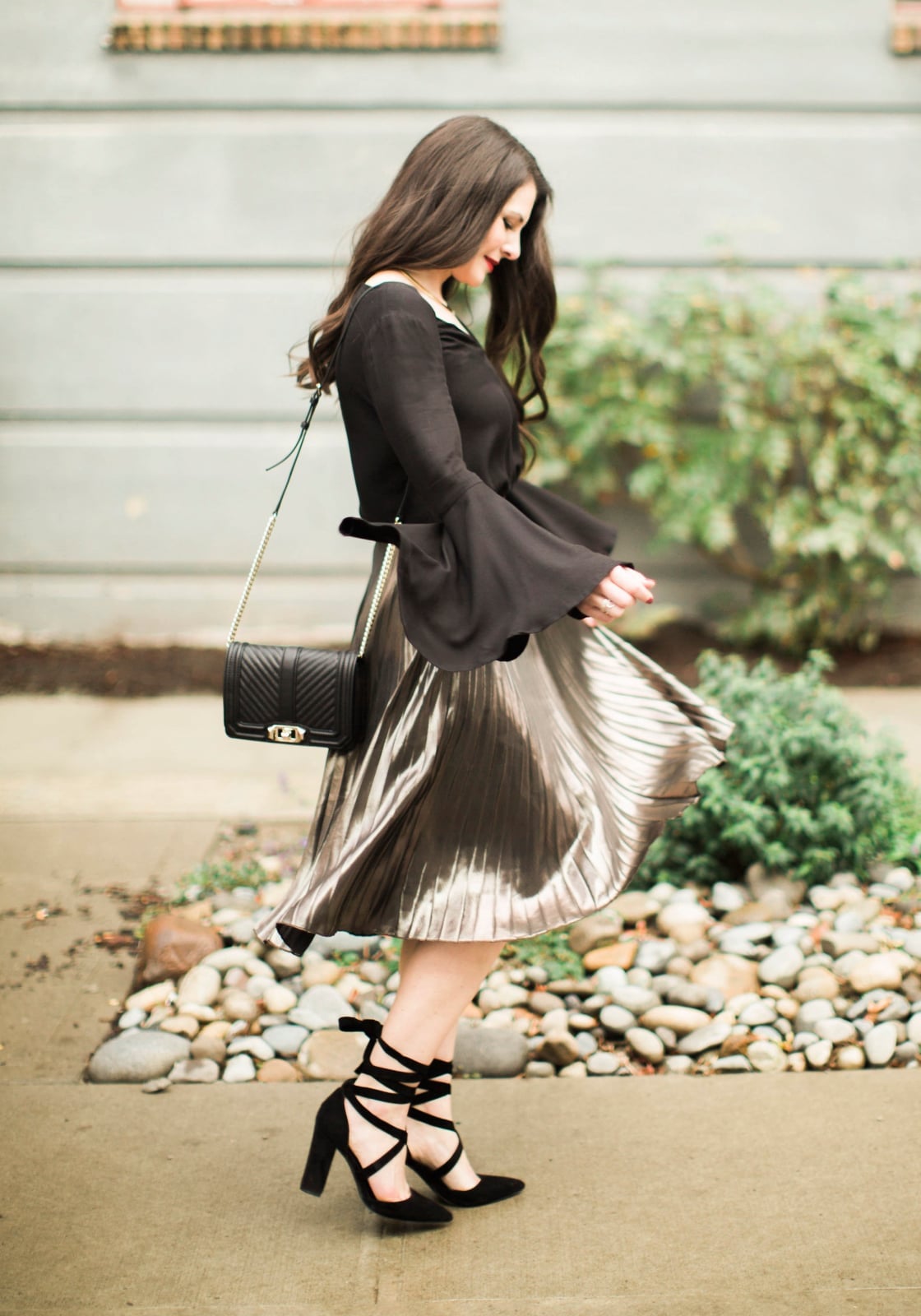 Silver Metallic Pleated Midi Skirt with Black Top Silver Metallic Pleated Midi Skirt with Black Top — Classy Metallic Outfits