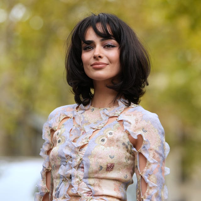 Collarbone Bob With Soft Face-Framing — Classy Mid Length Hair
