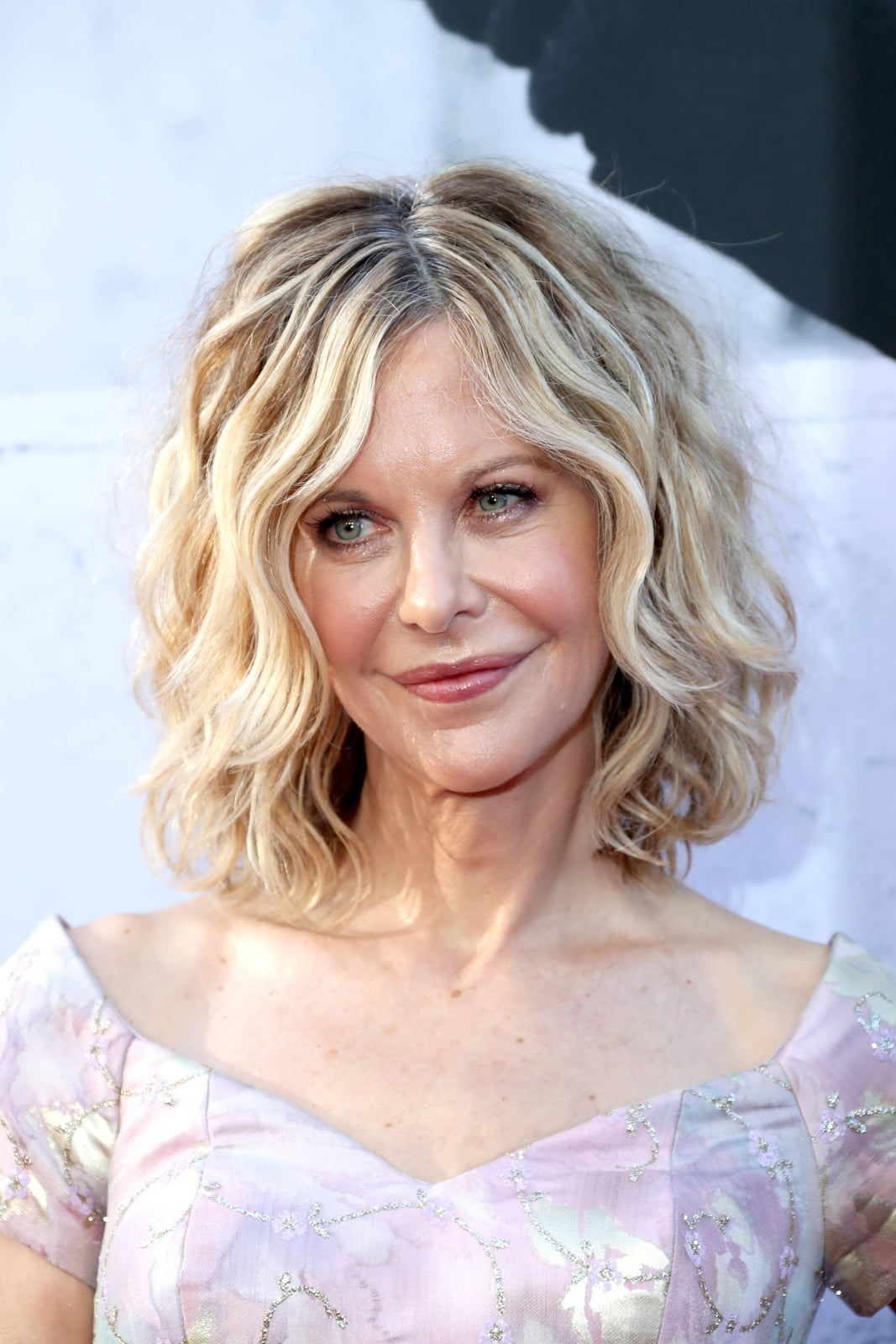 Shoulder Length Layered Cut With Side Swept Bangs Shoulder Length Layered Cut With Side Swept Bangs — Classy Mid Length Haircuts