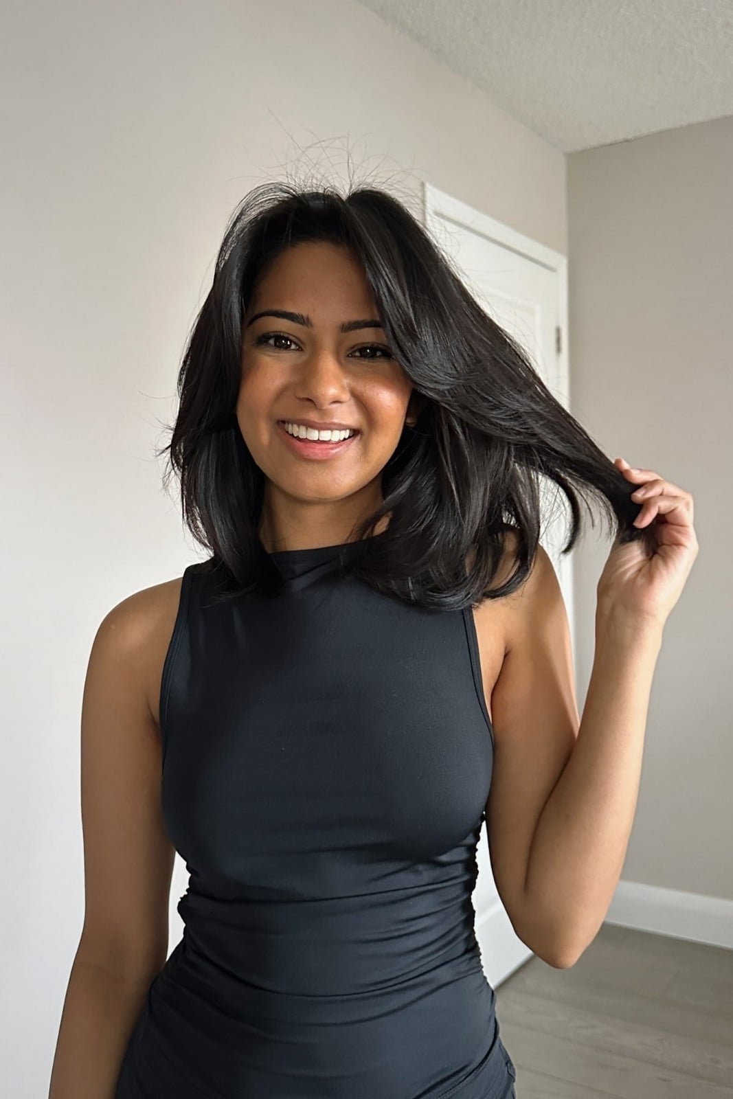 Angled Bob With Straight Texture And Side Part Angled Bob With Straight Texture And Side Part — Classy Mid Length Haircuts