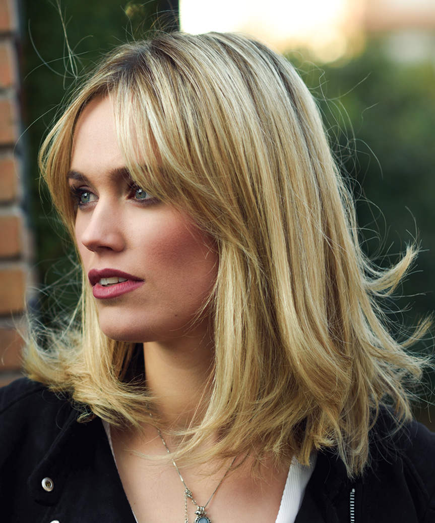 Shoulder Length Blunt Cut With Blunt Bangs Shoulder Length Blunt Cut With Blunt Bangs — Classy Mid Length Haircuts