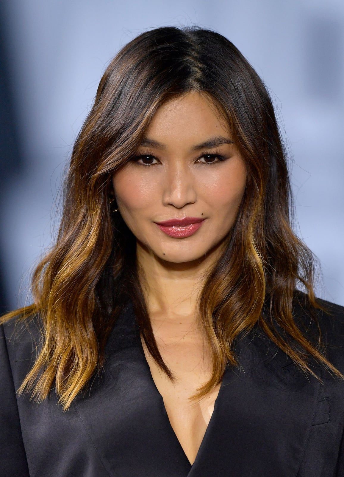 Collarbone Lob With Balayage And Side Part Collarbone Lob With Balayage And Side Part — Classy Mid Length Haircuts