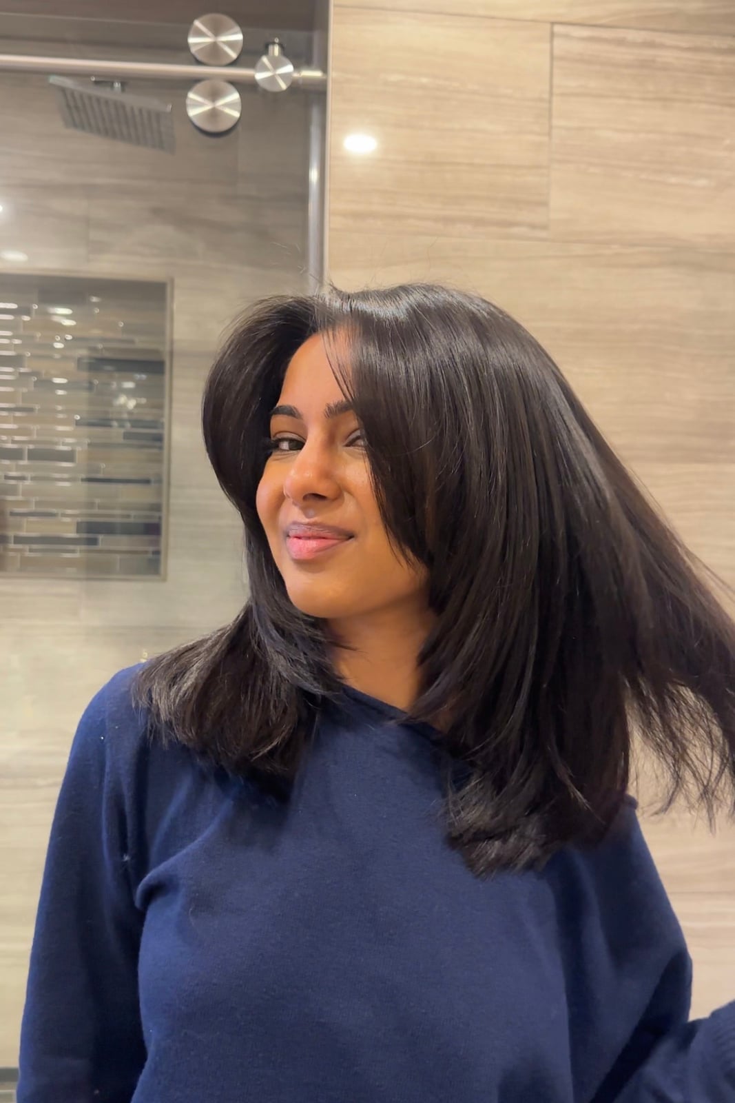 Smooth Collarbone Lob With Subtle Layers Smooth Collarbone Lob With Subtle Layers — Classy Mid Length Haircuts