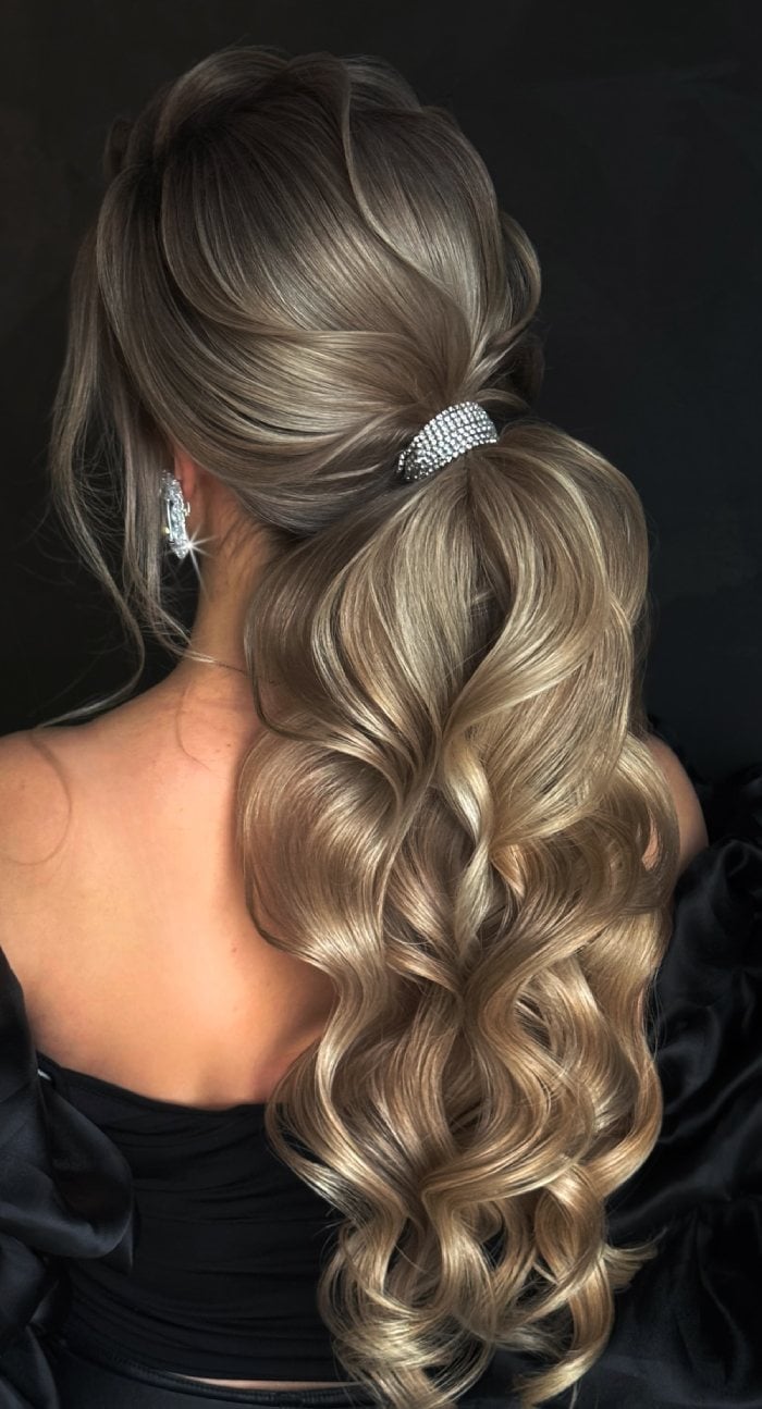 Voluminous Ash Blonde Ponytail With Defined Curls Voluminous Ash Blonde Ponytail With Defined Curls — Classy Middle Part Ponytail