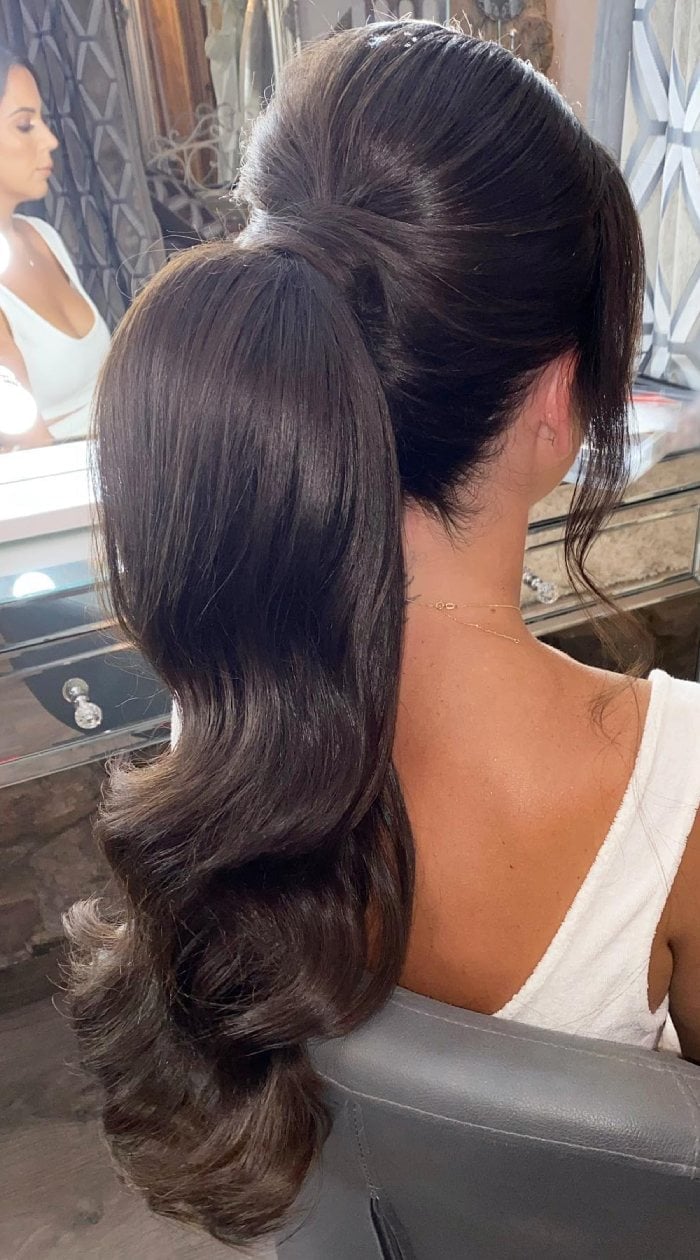 Voluminous Low Mid-Back Ponytail Voluminous Low Mid-Back Ponytail — Classy Middle Part Ponytail