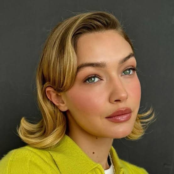 Short Bob Vintage Blonde Waves — Classy Mom Haircuts
