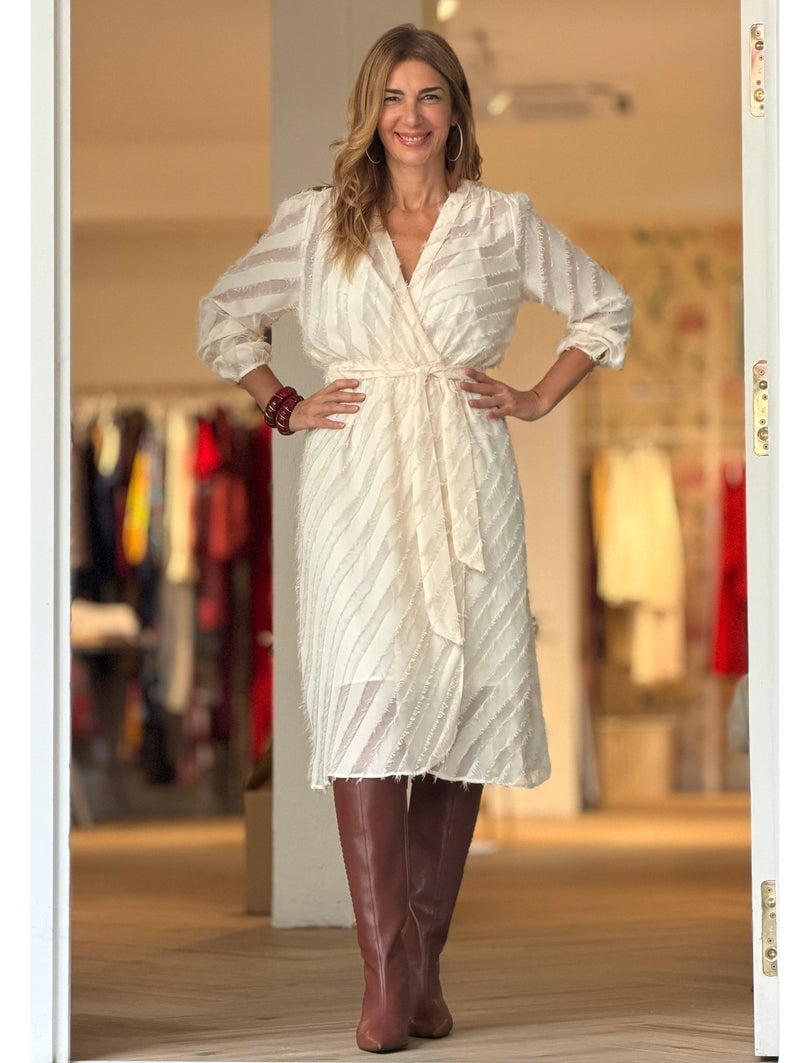 Cream Wrap Dress With Tall Boots Cream Wrap Dress With Tall Boots — Classy Mujer Outfits