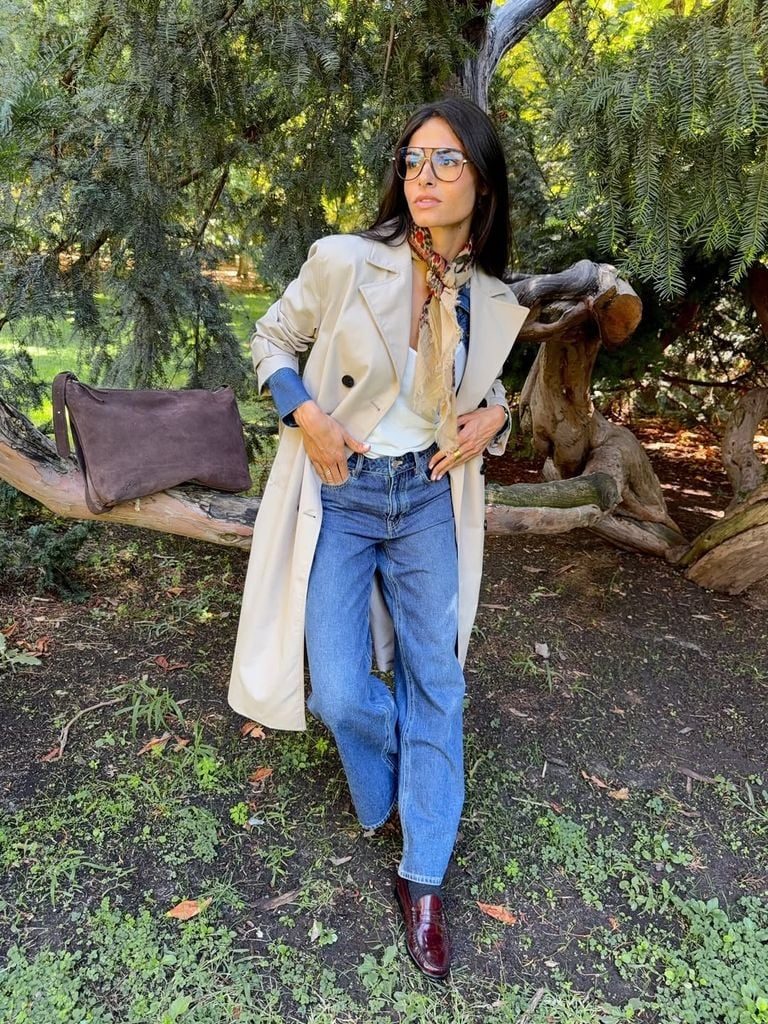Denim Outfit With Beige Trench Coat Denim Outfit With Beige Trench Coat — Classy Mujer Outfits