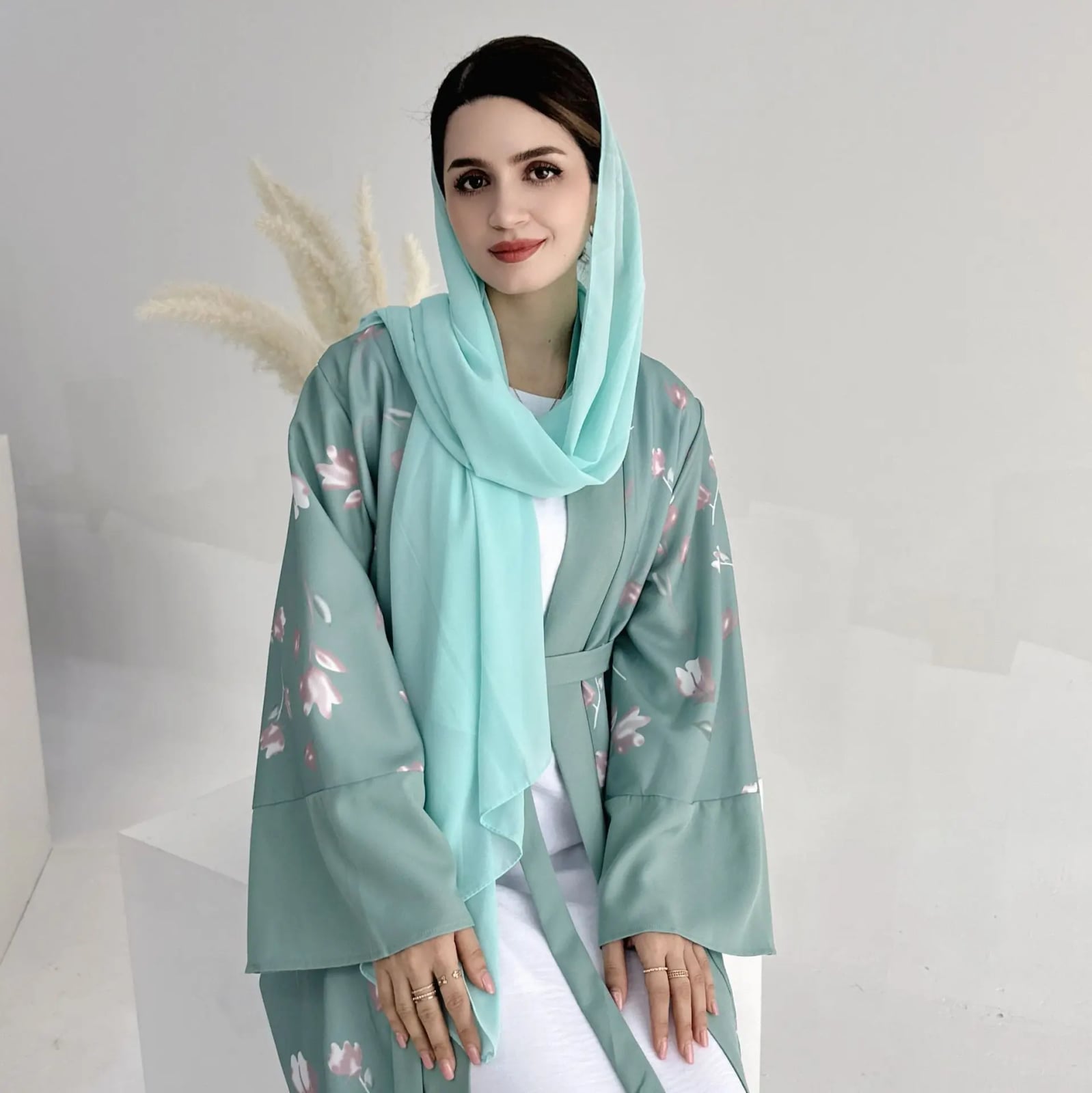 Black Abaya with Floral Print Details Black Abaya with Floral Print Details — Classy Muslim Outfits