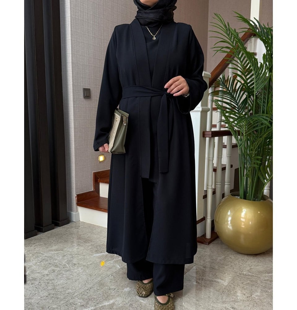Belted Black Abaya Over Tunic and Trousers With Gold Flat Shoes Belted Black Abaya Over Tunic and Trousers With Gold Flat Shoes — Classy Muslim Outfits