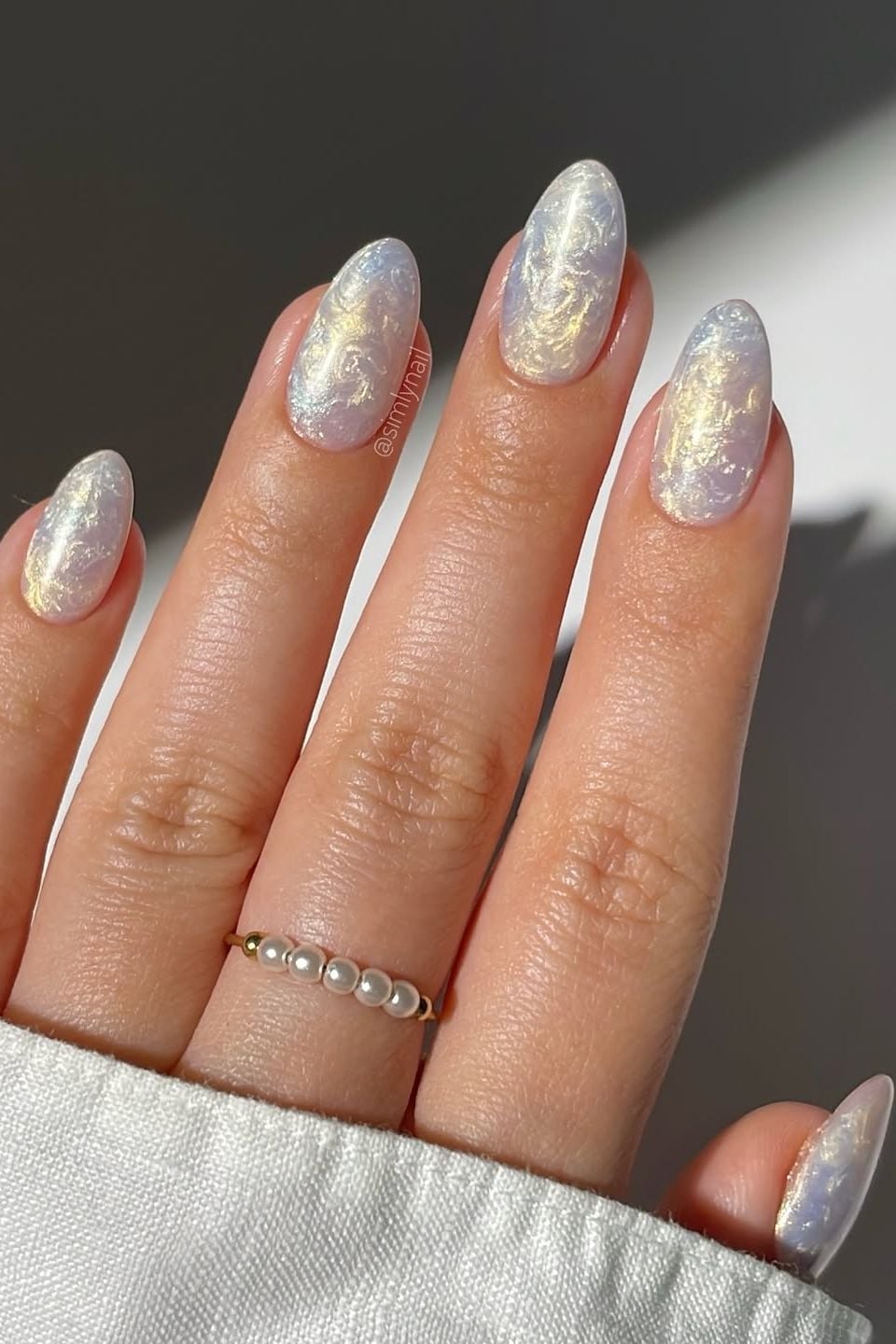 Medium Oval Milky White Gold Blue Shimmer Marble Medium Oval Milky White Gold Blue Shimmer Marble — Classy Nail Extensions