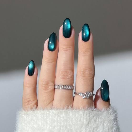 Medium Almond Cat-Eye Teal Nails Medium Almond Cat-Eye Teal Nails — Classy Nail Shapes