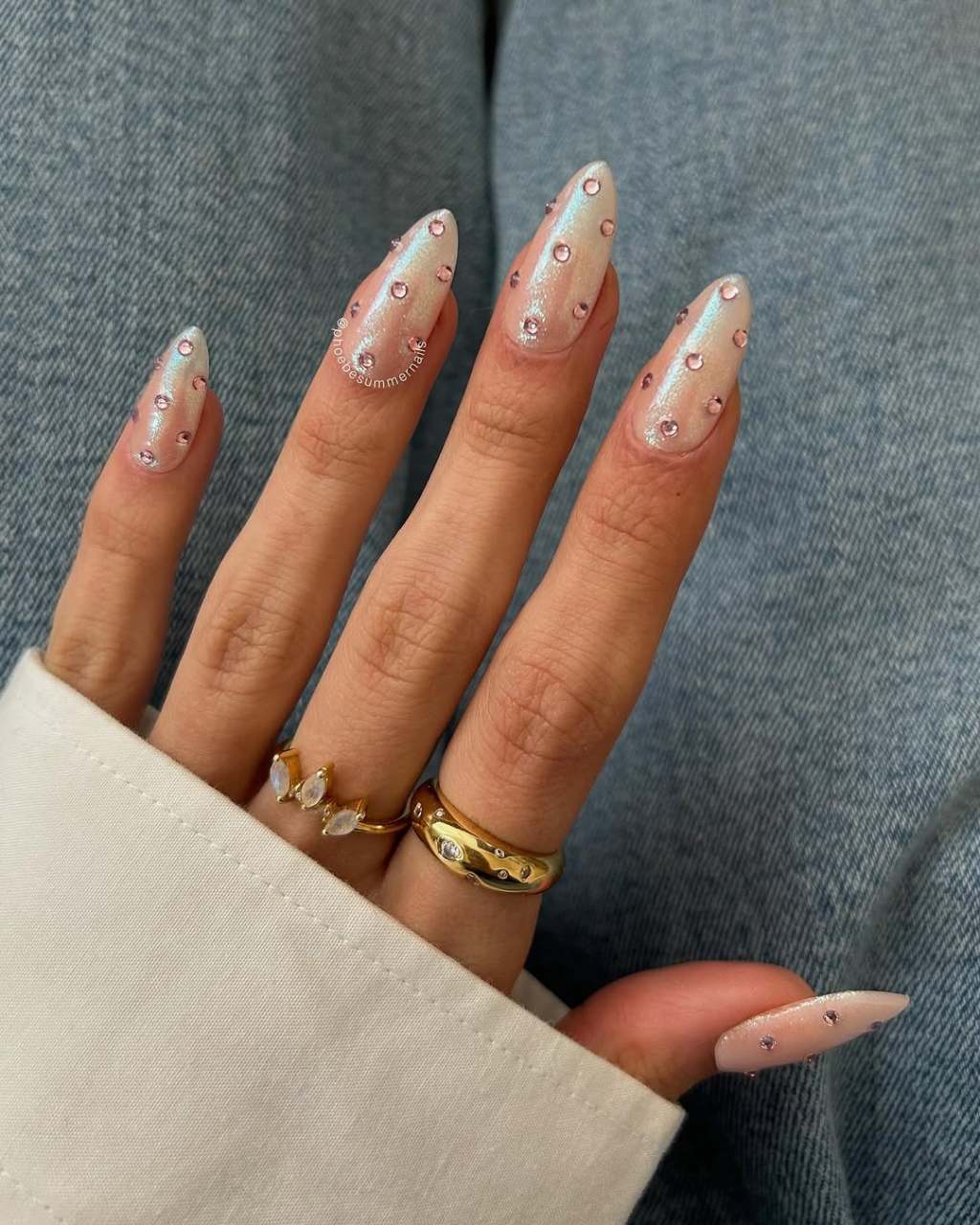 Pearl Shimmer Almond Nails With Rhinestones Pearl Shimmer Almond Nails With Rhinestones — Classy Nail Shapes