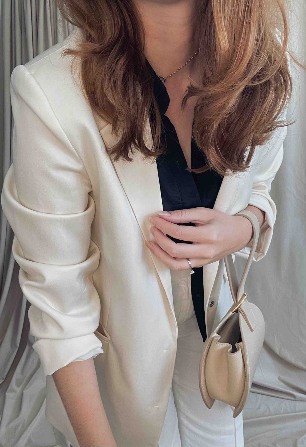 White Shirt With Beige Wide Leg Trousers White Shirt With Beige Wide Leg Trousers — Classy Neutral Outfits