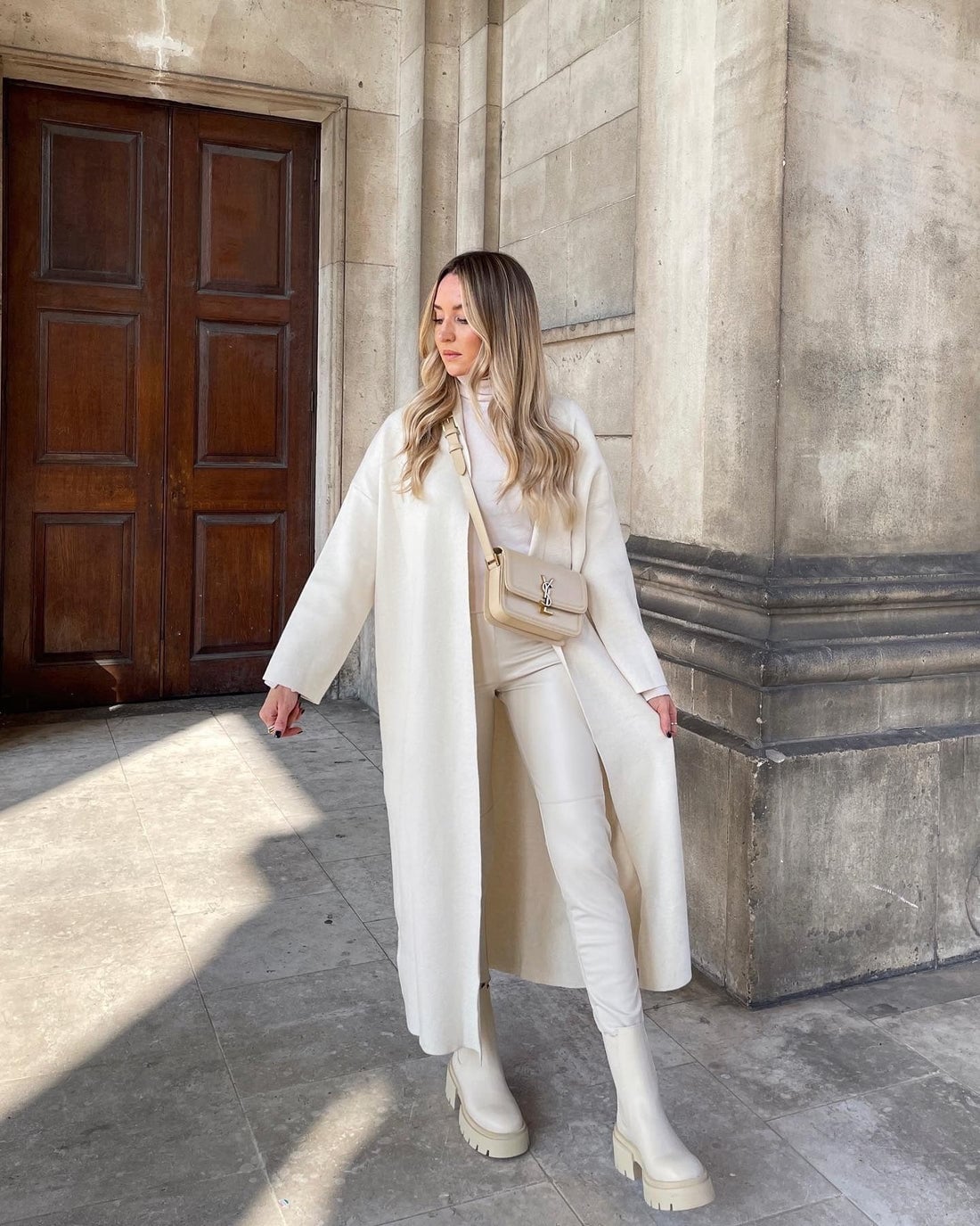 Monochromatic Cream Long Coat And Trousers Monochromatic Cream Long Coat And Trousers — Classy Neutral Outfits