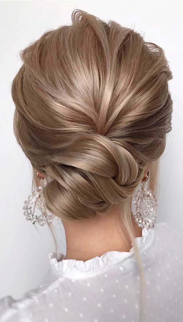 Blonde Updo With Elegant Twist Blonde Updo With Elegant Twist — Classy New Hairstyles