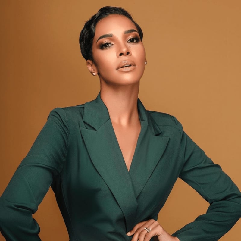 Sharp Black Pixie With Side Swept Fringe — Classy Office Hairstyles