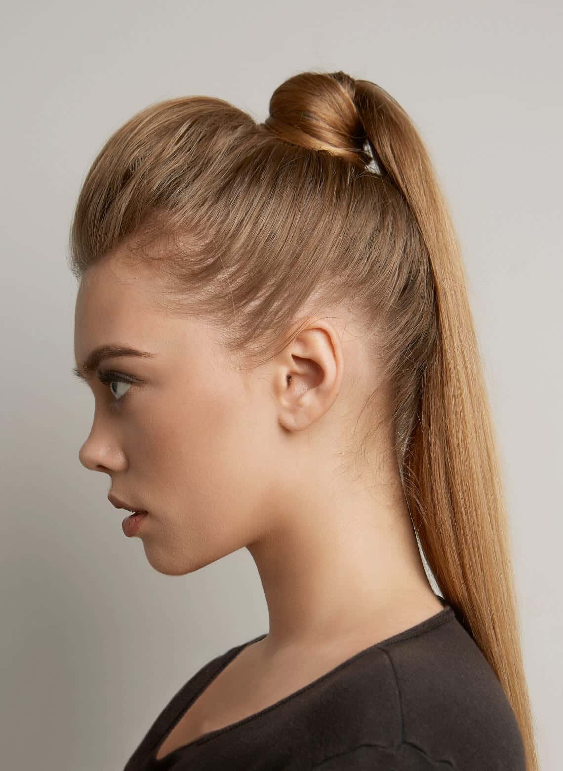 Voluminous Ash Blonde High Ponytail — Classy Office Hairstyles