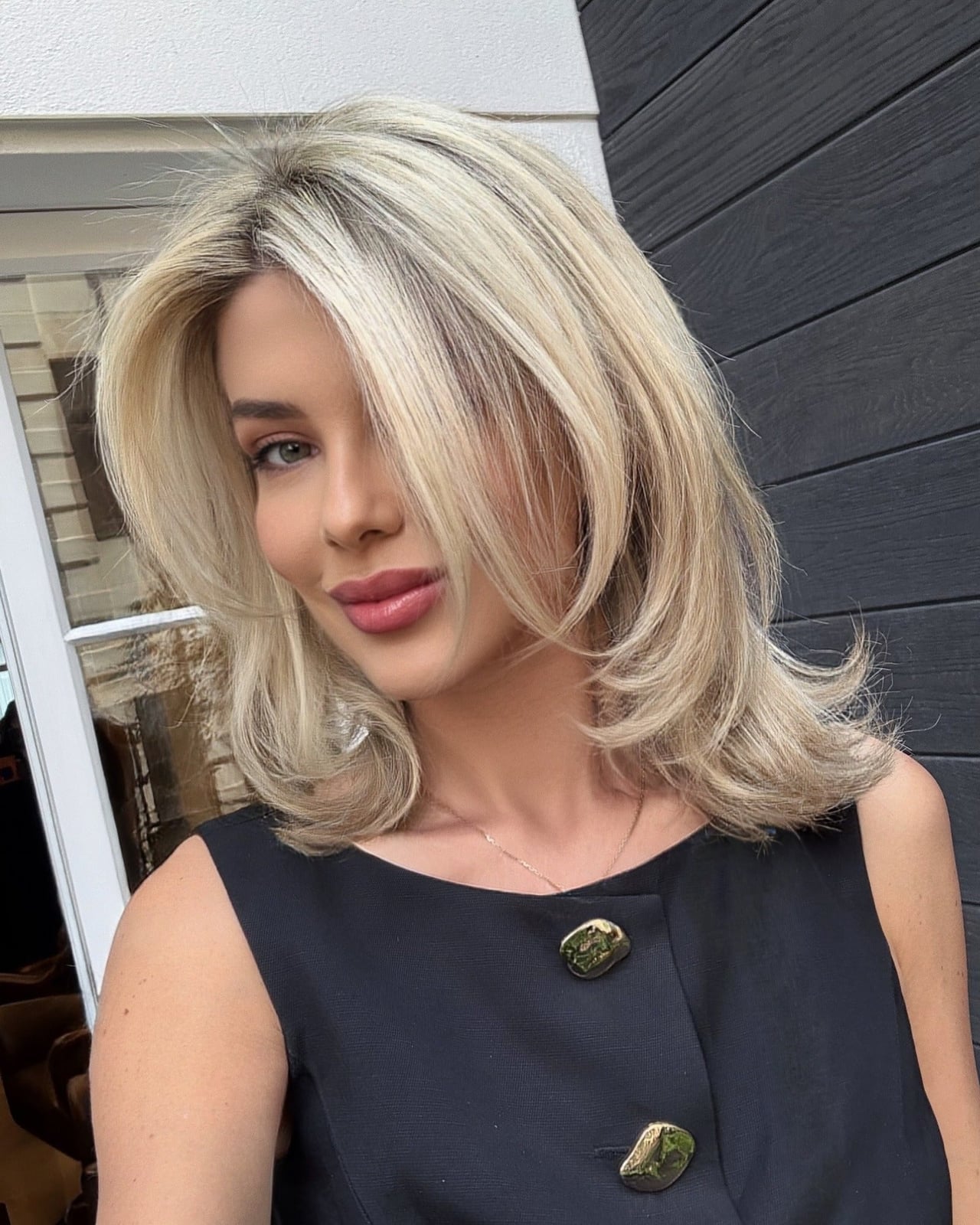 Ash Blonde Collarbone Layers Curtain Bangs Ash Blonde Collarbone Layers Curtain Bangs — Classy Old Money Haircuts