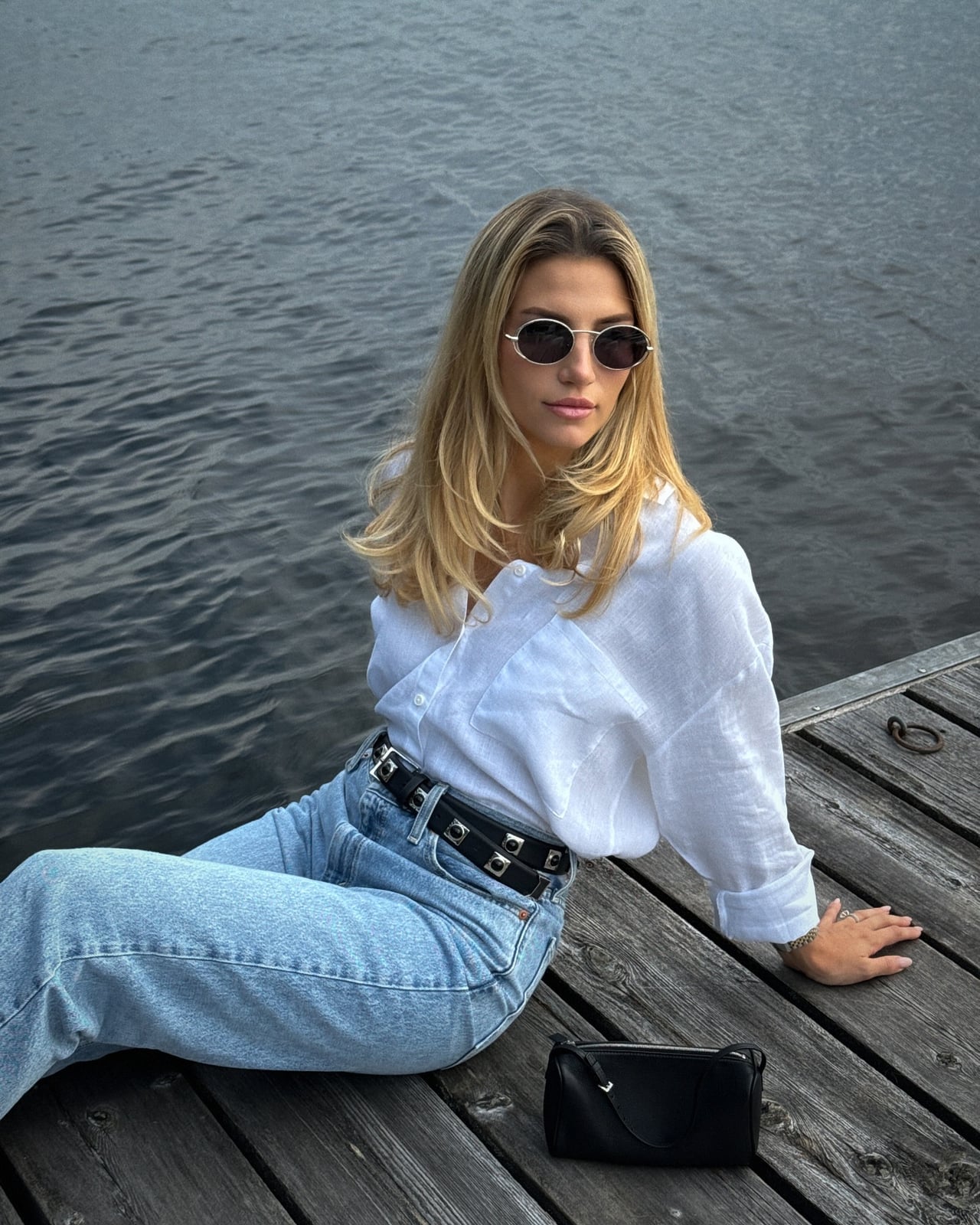 Blonde Collarbone Layers Curtain Bangs, Close-Up Take Blonde Collarbone Layers Curtain Bangs, Close-Up Take — Classy Old Money Haircuts