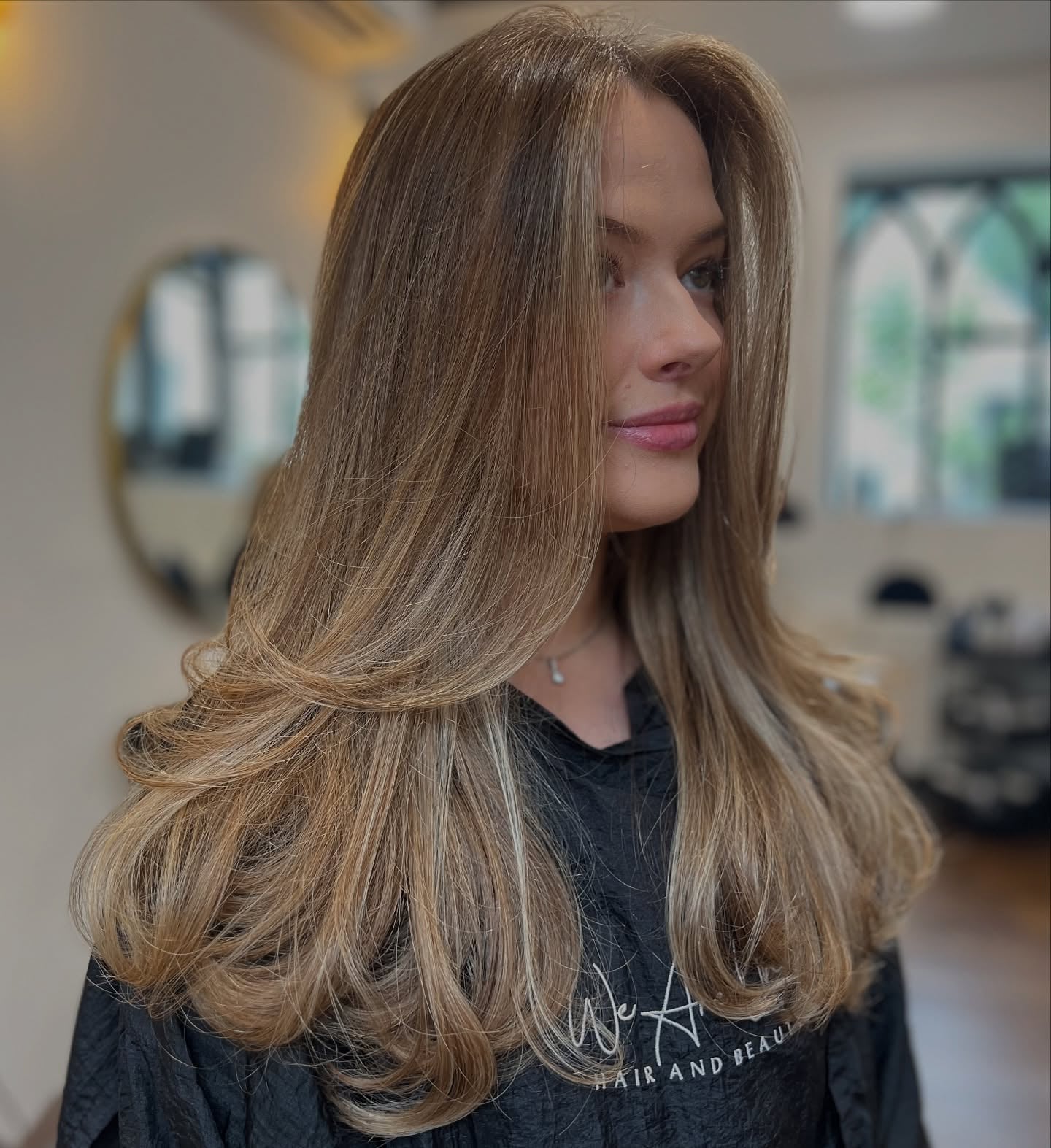 Honey Blonde Mid-Back Soft Waves Honey Blonde Mid-Back Soft Waves — Classy Old Money Haircuts