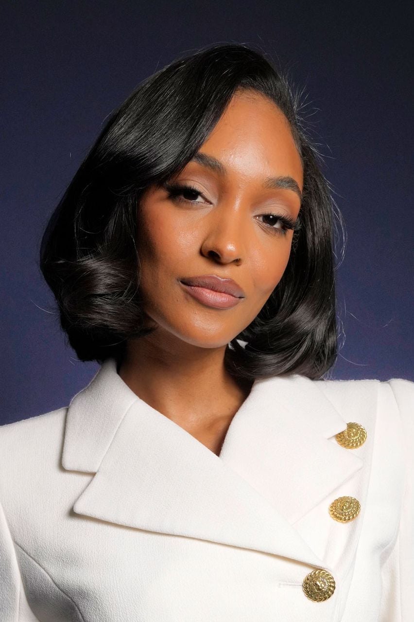 Sleek Black Bob Inward Waves Sleek Black Bob Inward Waves — Classy Old Money Haircuts