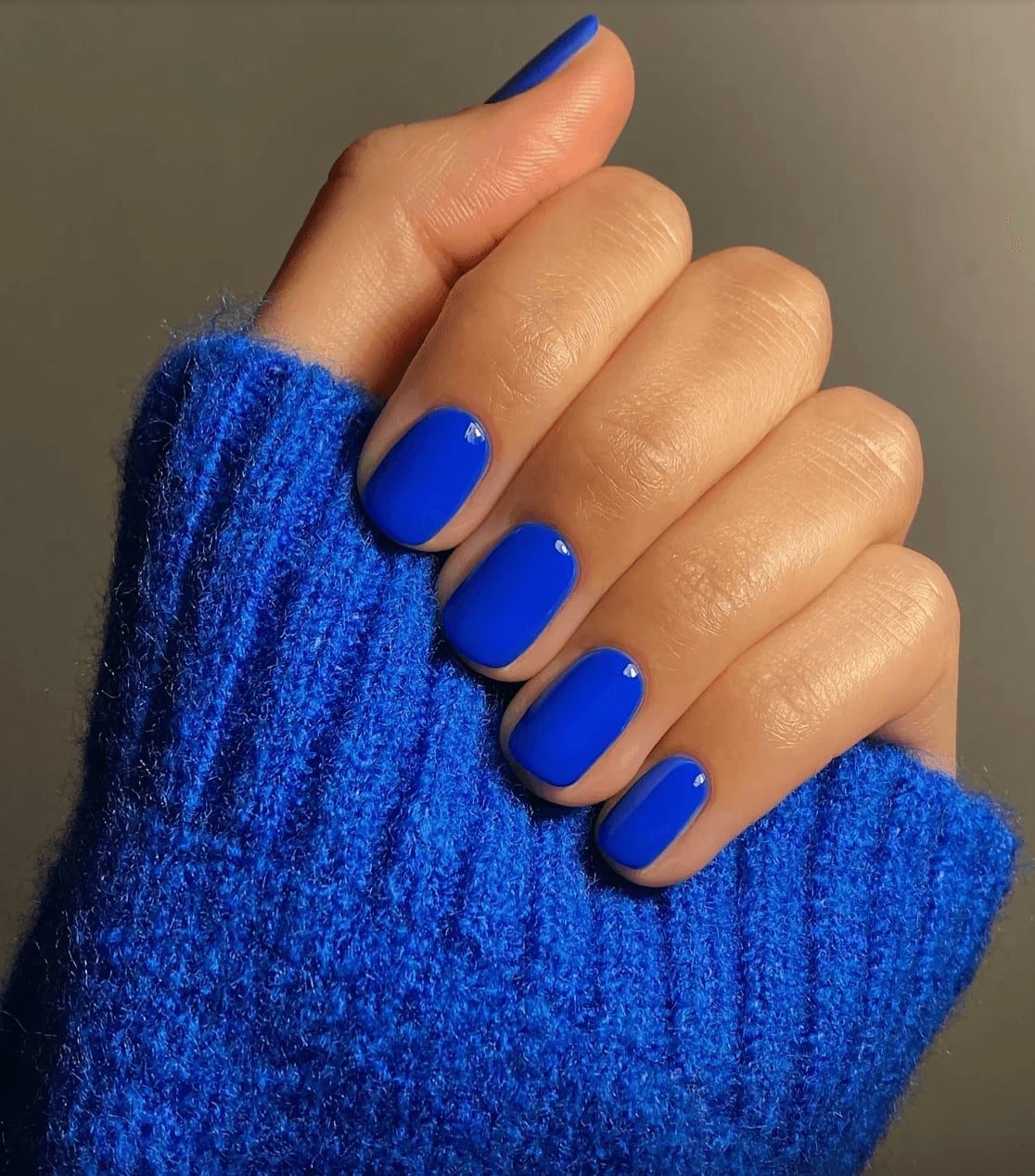 Short Oval Vibrant Blue Glossy Nails Short Oval Vibrant Blue Glossy Nails — Classy One Color Nails