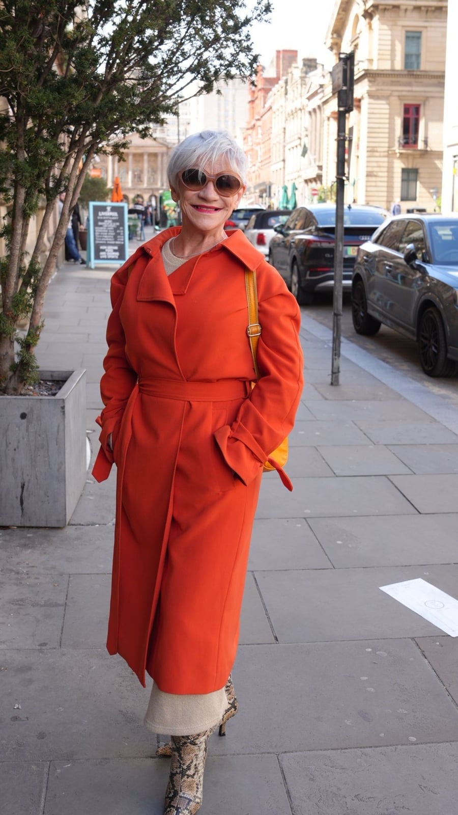 Oversized Bright Orange Wrap Coat for Daytime Oversized Bright Orange Wrap Coat for Daytime — Classy Orange Outfits