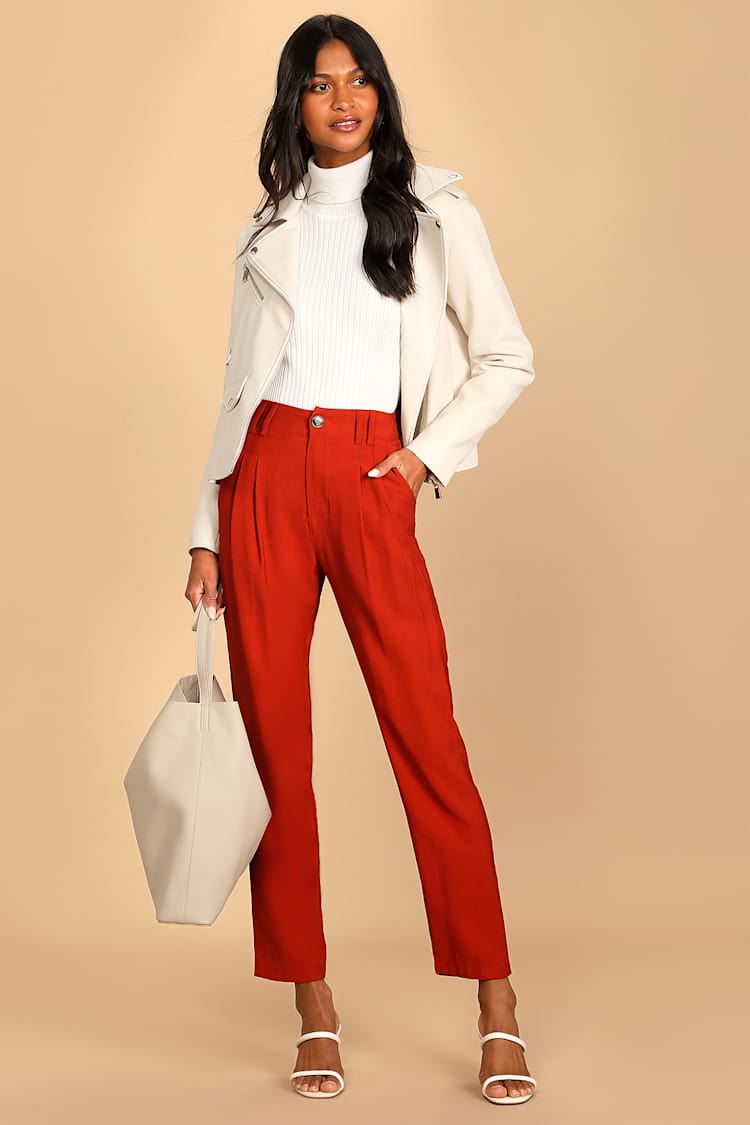 Rust Orange Pleated High-Waisted Trousers with a Cream, Close-Up Take — Classy Orange Pants Outfits