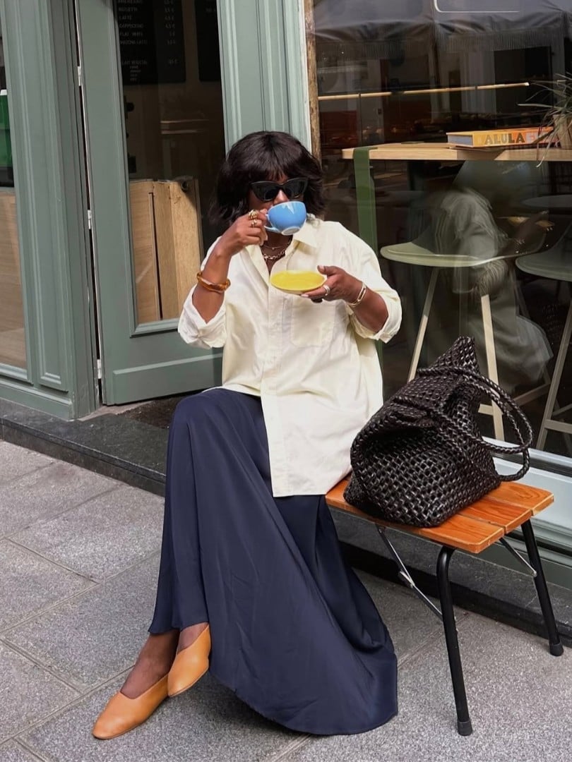 Oversized Cream Shirt With Navy Wide-Leg Pants Oversized Cream Shirt With Navy Wide-Leg Pants — Classy Outdoor Outfit