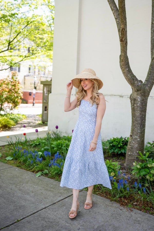 Light Blue Floral Midi Dress With Straw Hat Light Blue Floral Midi Dress With Straw Hat — Classy Outdoor Outfit