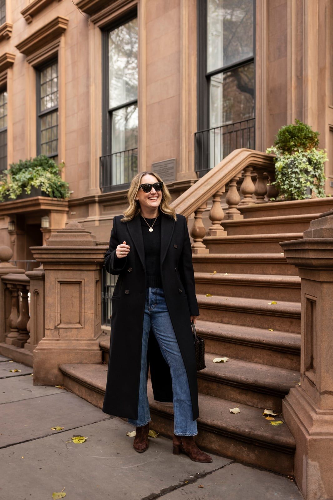 Long Black Wool Coat Over Jeans Long Black Wool Coat Over Jeans — Classy Outdoor Outfit