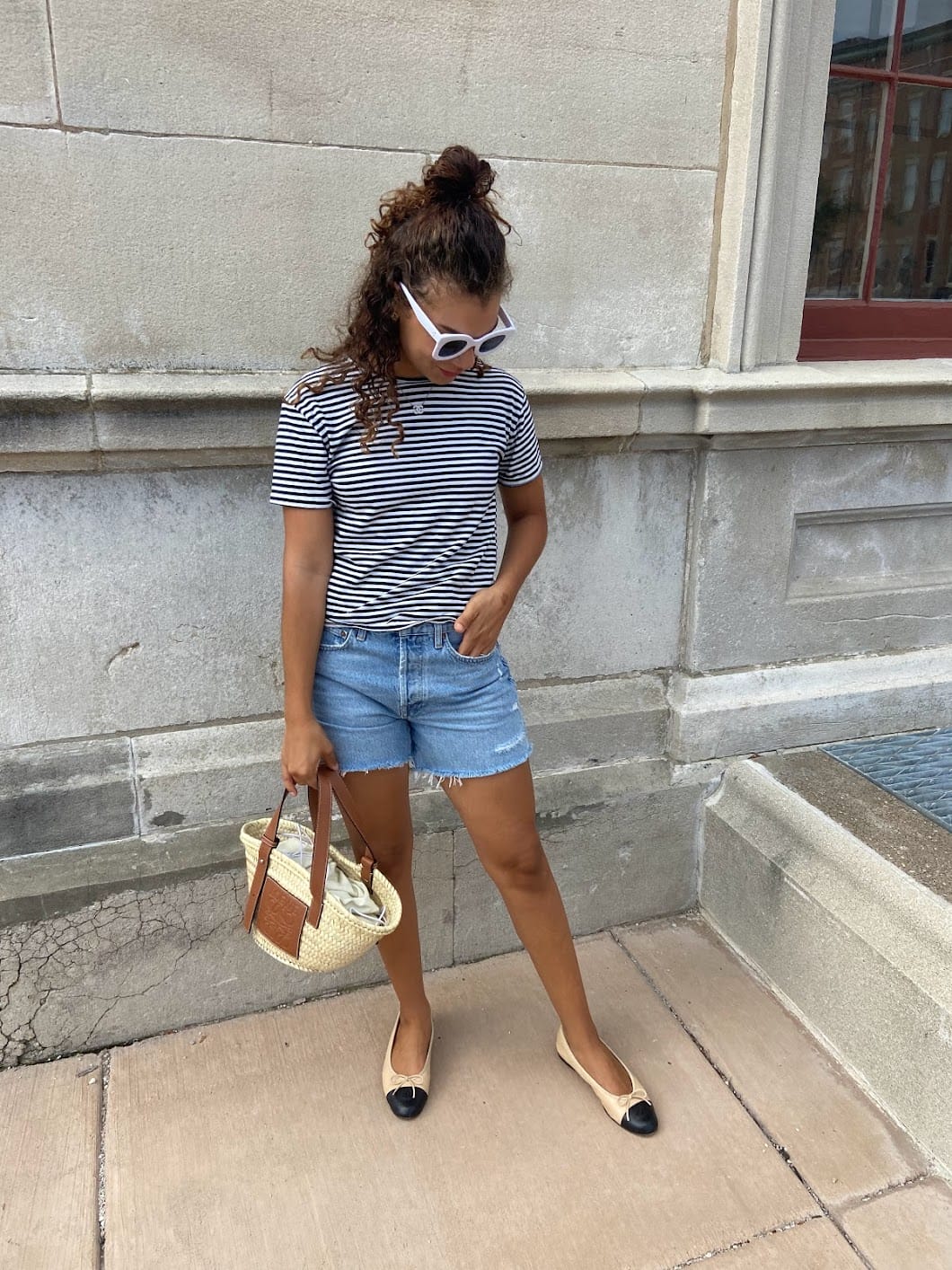 Two-tone Ballet Flats with Denim Shorts and Loose T-Shirt Two-tone Ballet Flats with Denim Shorts and Loose T-Shirt — Classy Outfits with Flats