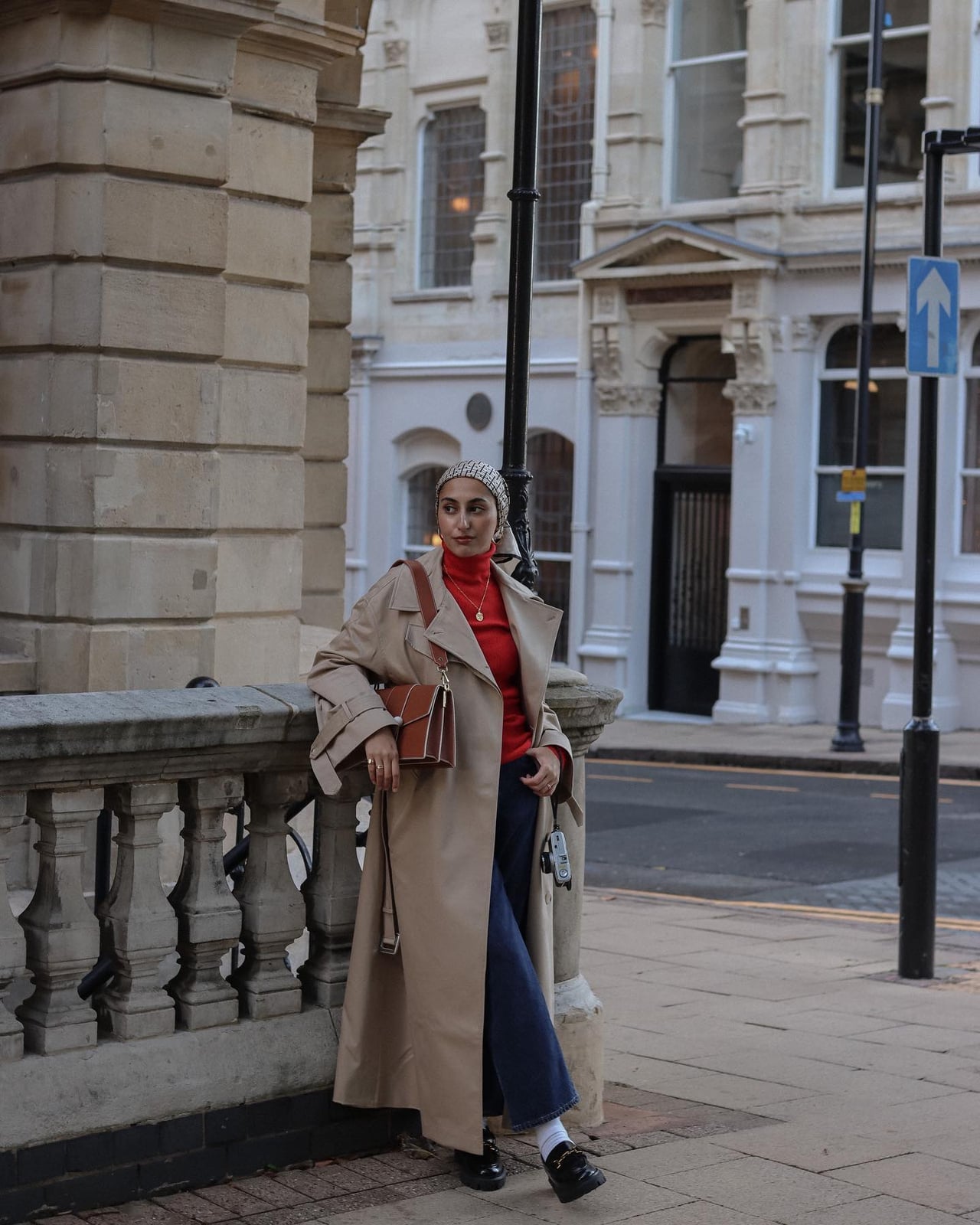 Loafers with Straight-Leg Jeans and a Trench Coat Loafers with Straight-Leg Jeans and a Trench Coat — Classy Outfits with Flats