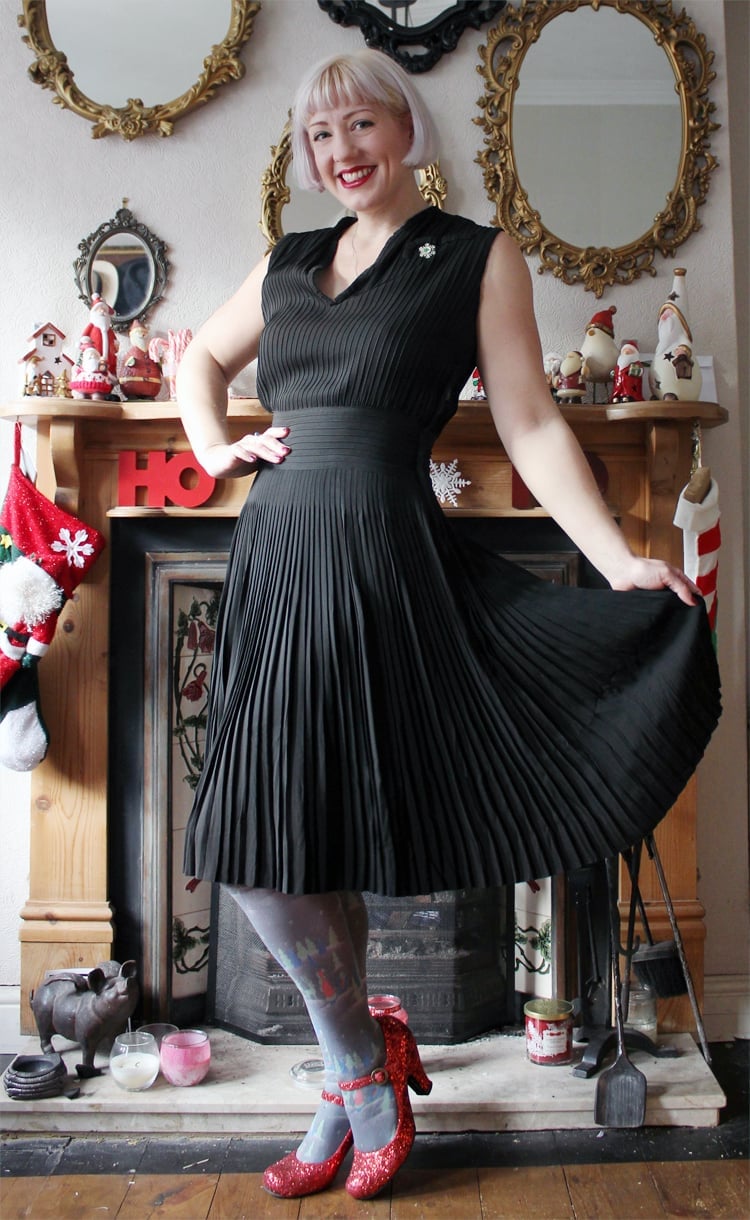 Grey Patterned Tights With Pleated Dress — Classy Outfits with Tights