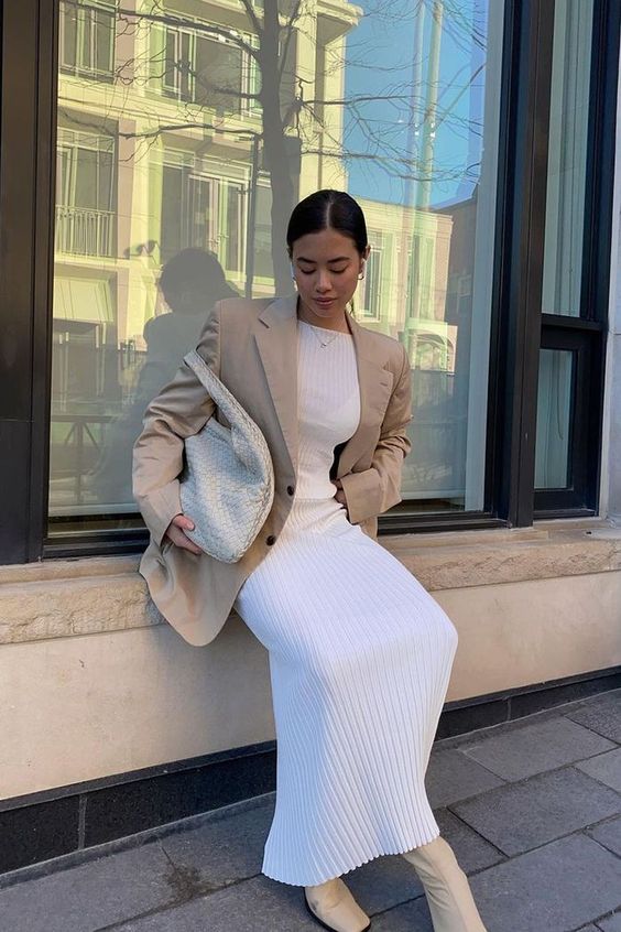 Beige Oversized Blazer Over Midi Dress Beige Oversized Blazer Over Midi Dress — Classy Oversize Outfits
