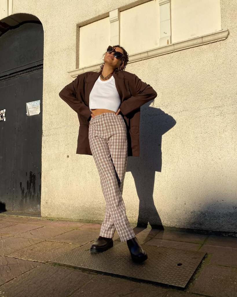 Oversized Dark Brown Blazer with Plaid Trousers Oversized Dark Brown Blazer with Plaid Trousers — Classy Oversize Outfits