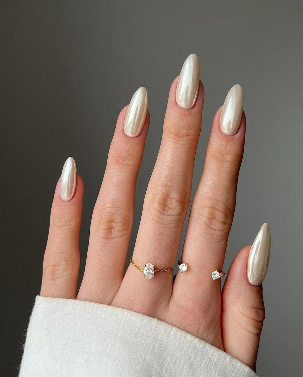 Off-White High Reflective Pearlized Finish Off-White High Reflective Pearlized Finish — Classy Pearl Nails