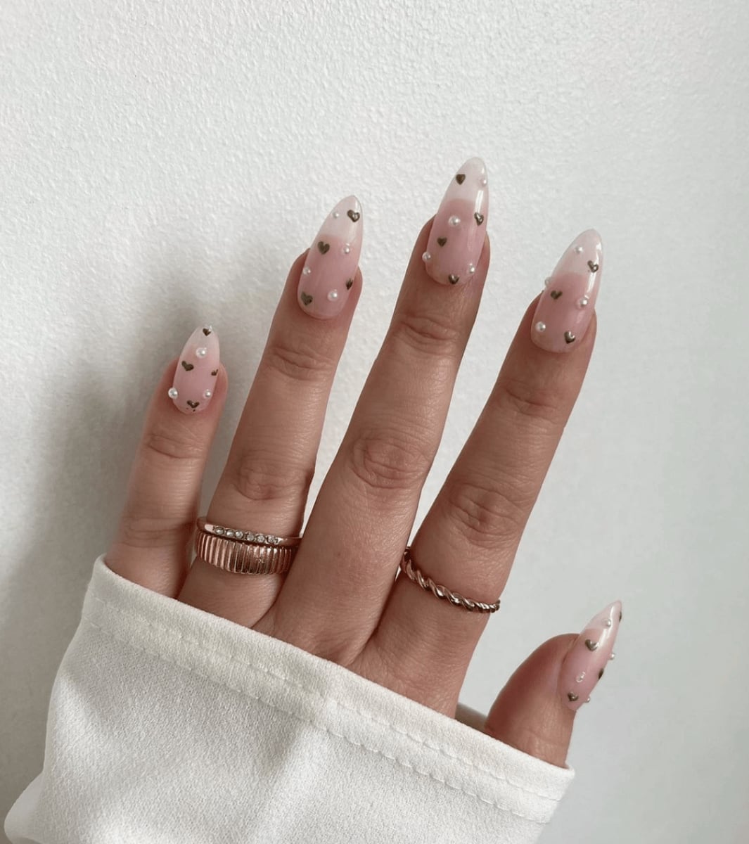 Medium Almond Pearl French Tip Tulle Glove Medium Almond Pearl French Tip Tulle Glove — Classy Pearl Nails