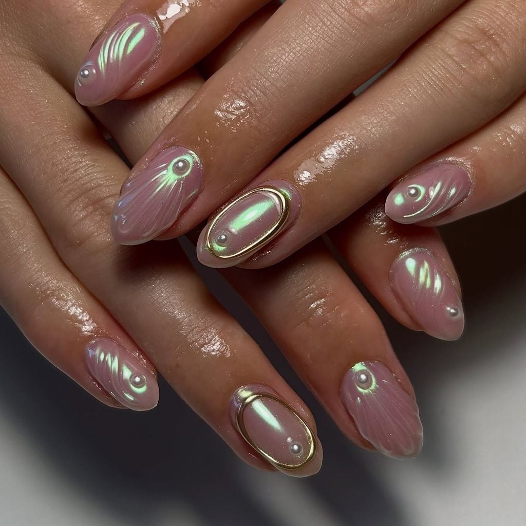 Pink Oval with Gold Frame Pearl Accents Pink Oval with Gold Frame Pearl Accents — Classy Pearl Nails