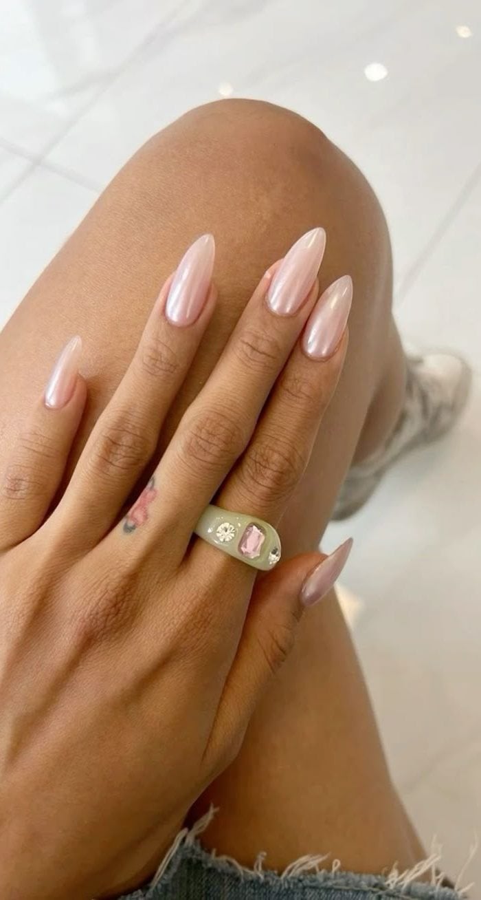 Medium Stiletto Gradient with Pearl Drops Medium Stiletto Gradient with Pearl Drops — Classy Pearl Nails