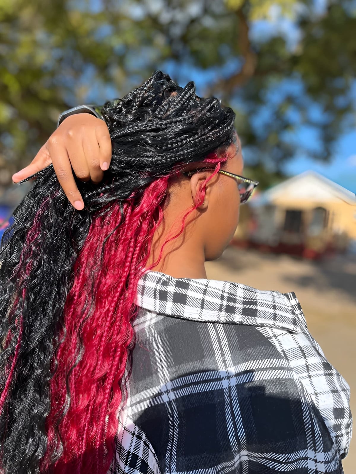 Black Box Braids With Red Peekaboo Curls Black Box Braids With Red Peekaboo Curls — Classy Peekaboo Braids