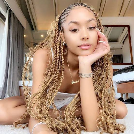 Blonde Highlighted Box Braids With Curls Blonde Highlighted Box Braids With Curls — Classy Peekaboo Braids