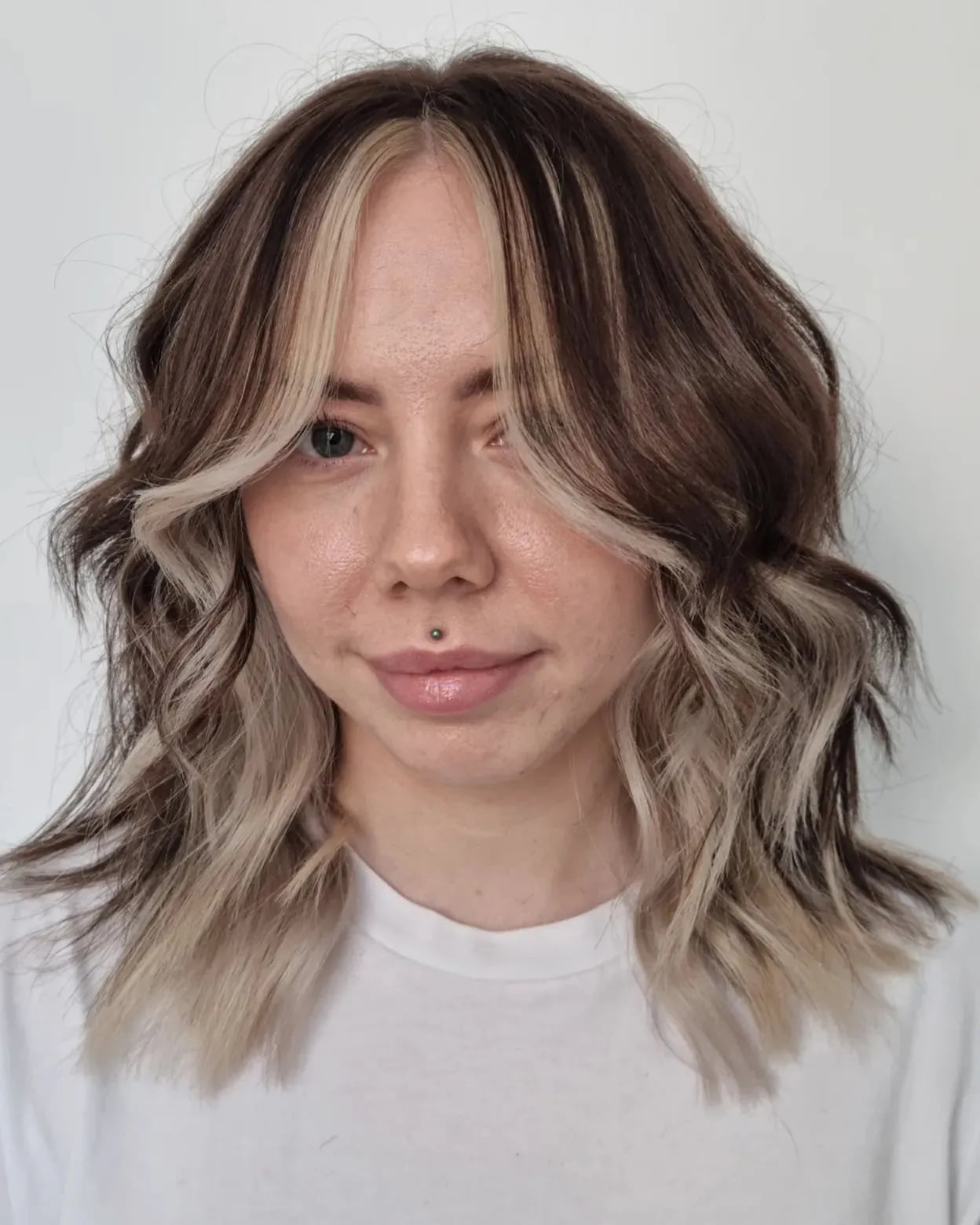 Collarbone Layers With Curtain Bangs And Blonde Peekaboo Pieces — Classy Peekaboo Hair