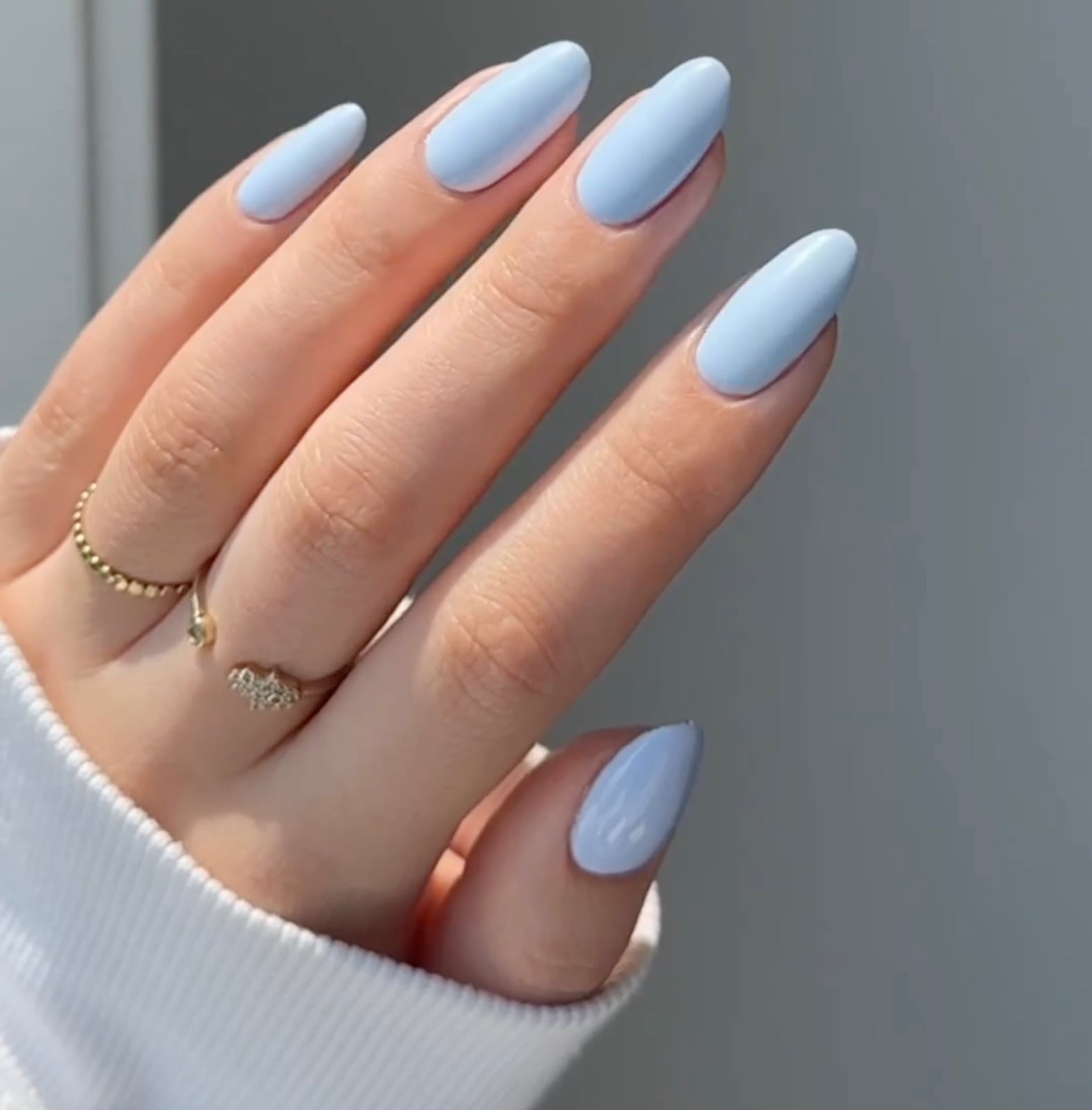 Medium Oval Soft Periwinkle Nails Medium Oval Soft Periwinkle Nails — Classy Periwinkle Nails