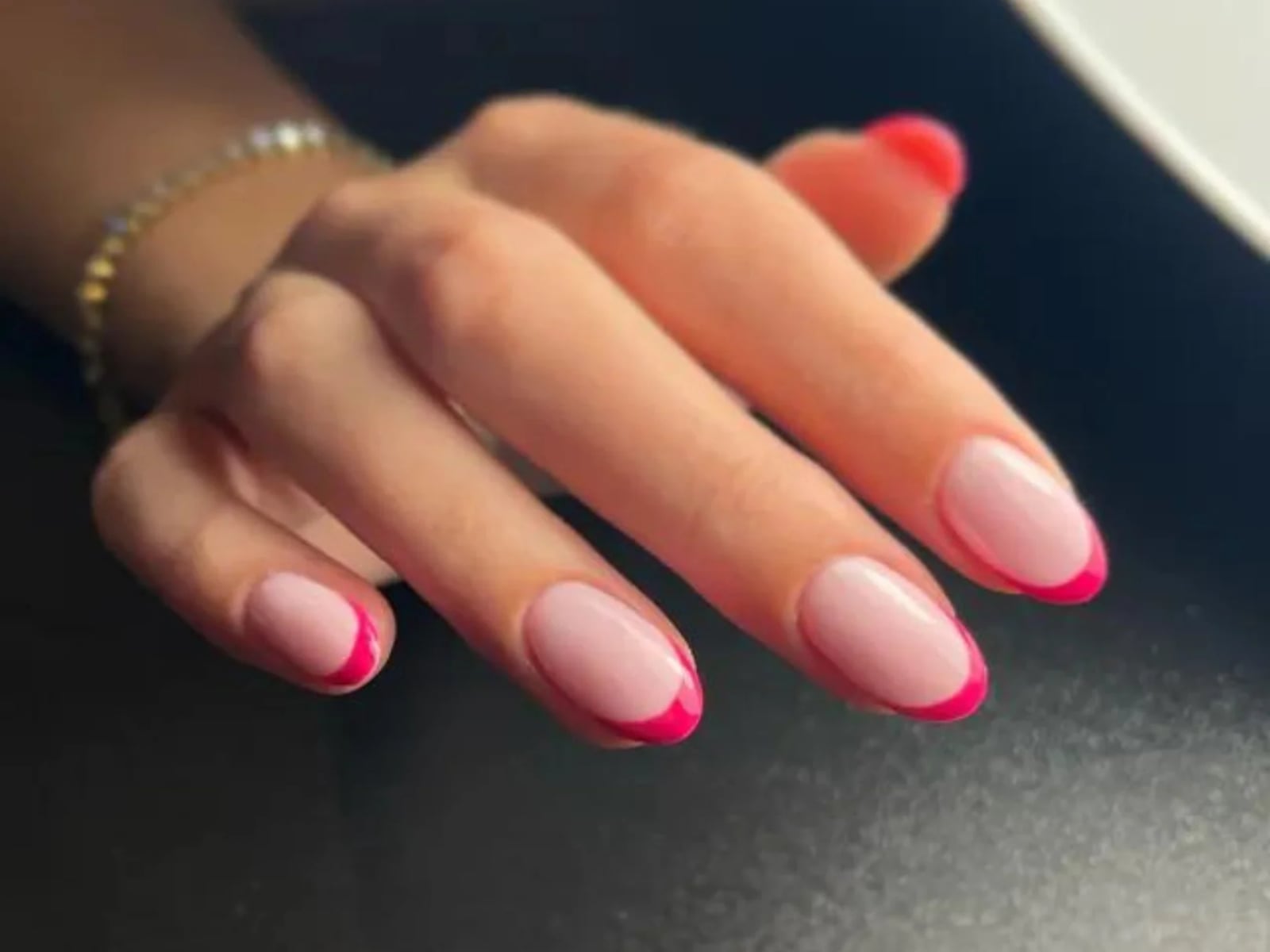 Medium Oval Vibrant Pink French Tip Medium Oval Vibrant Pink French Tip — Classy Pink French Tip Nails