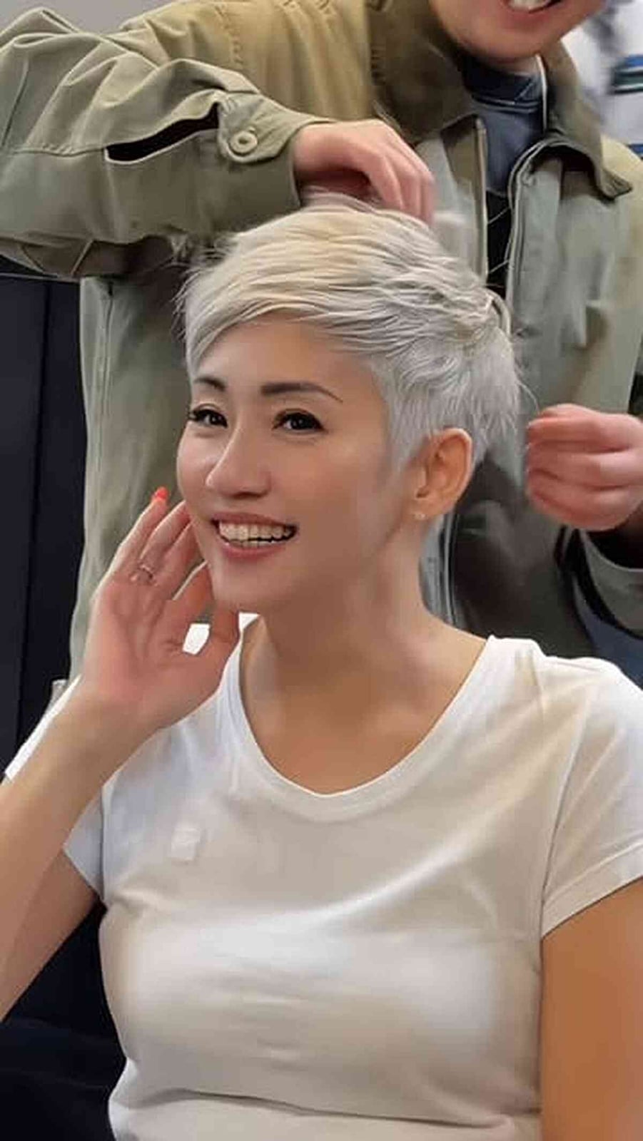 Textured Ash Blonde Pixie With Side Sweep — Classy Pixie Cut