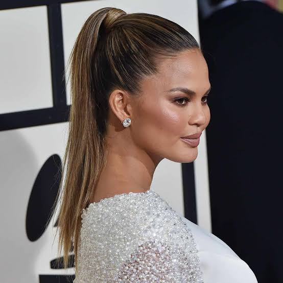 Sleek Blonde Ponytail With Subtle Highlights — Classy Ponytail with Swoop