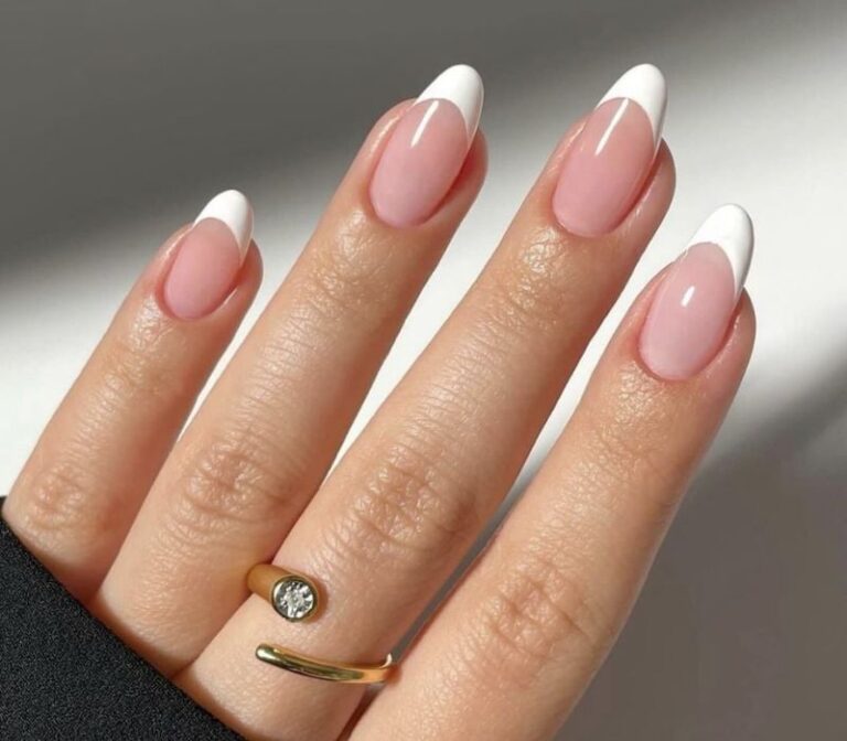 28 Classy Preppy Nails for Every Occasion 2027
