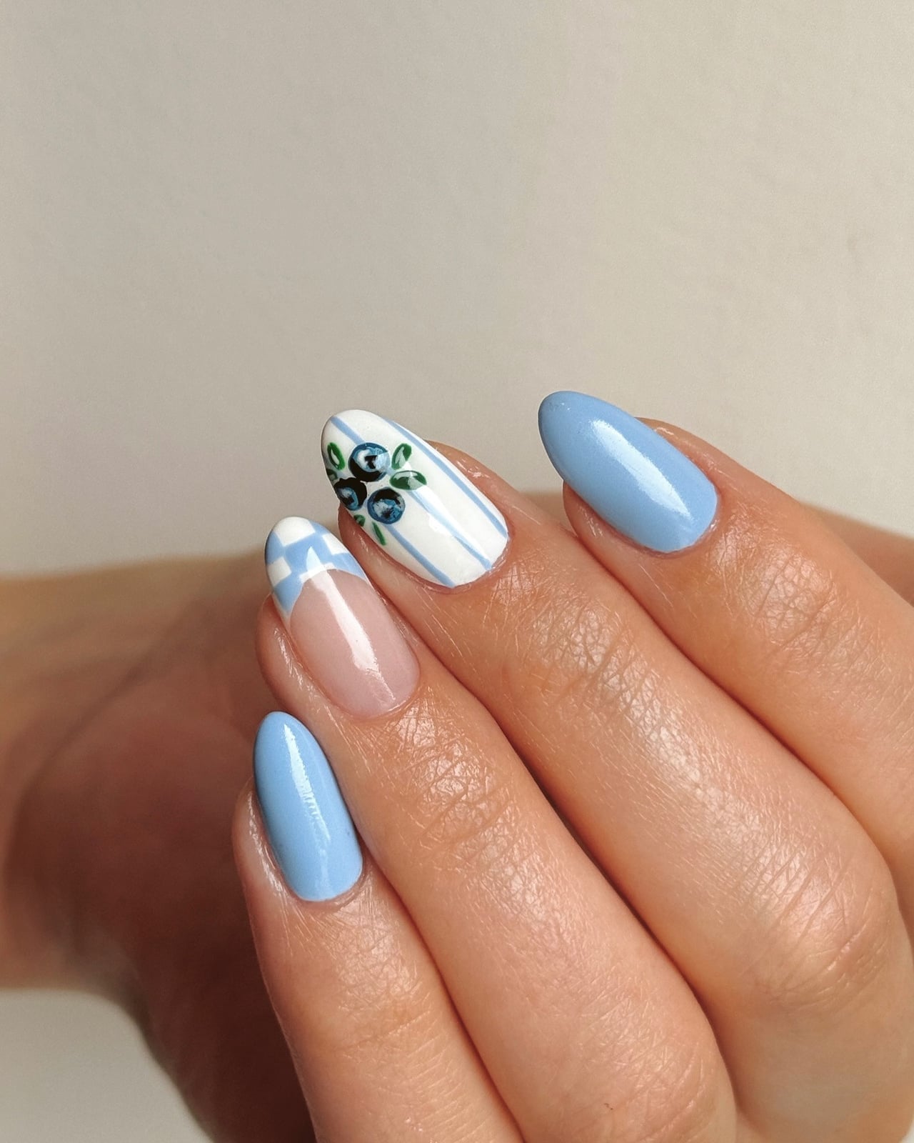 Medium Oval Light Blue With Blueberry Art Medium Oval Light Blue With Blueberry Art — Classy Preppy Nails